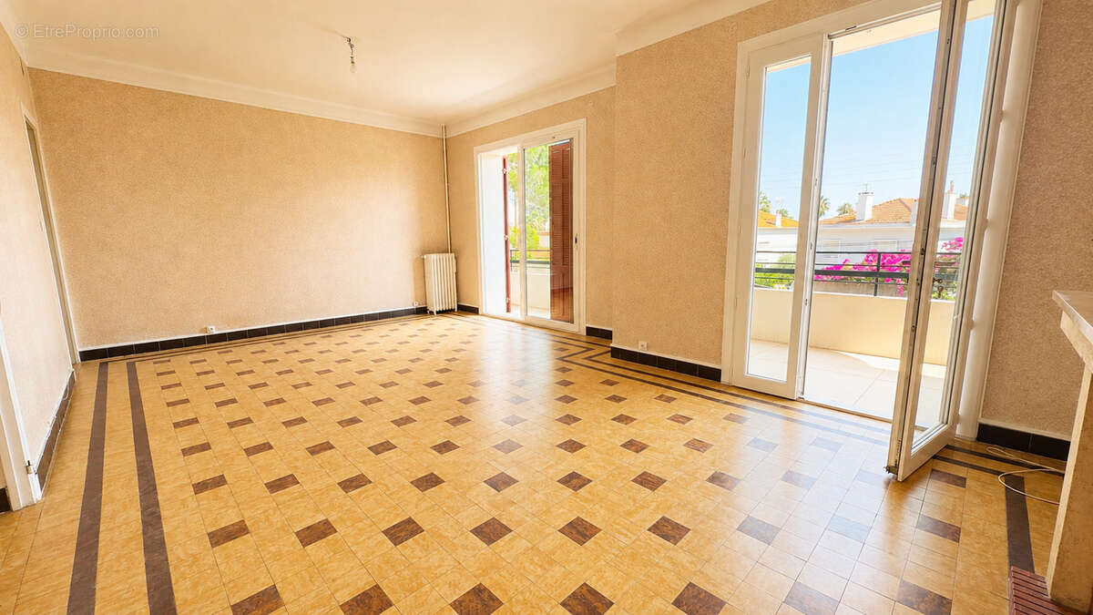 Appartement 5 pièces avec terrasse, parking privatif et cellier extérieur - photo 3