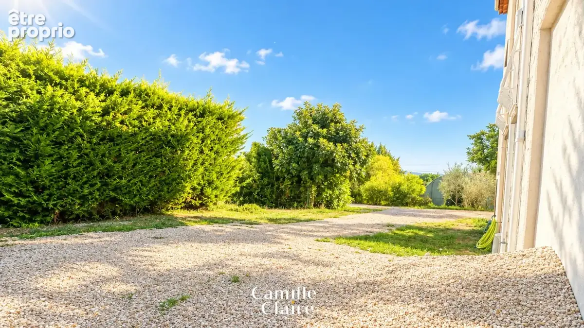 'Mandat unique ' Type 4 haut de villa avec terrasse et jardin en parfait état sur la commune de Gréasque. - photo 8