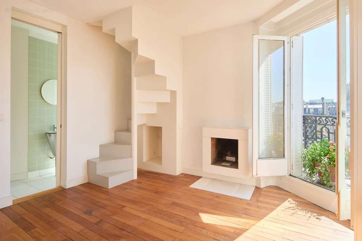 Appartement à PARIS-1E