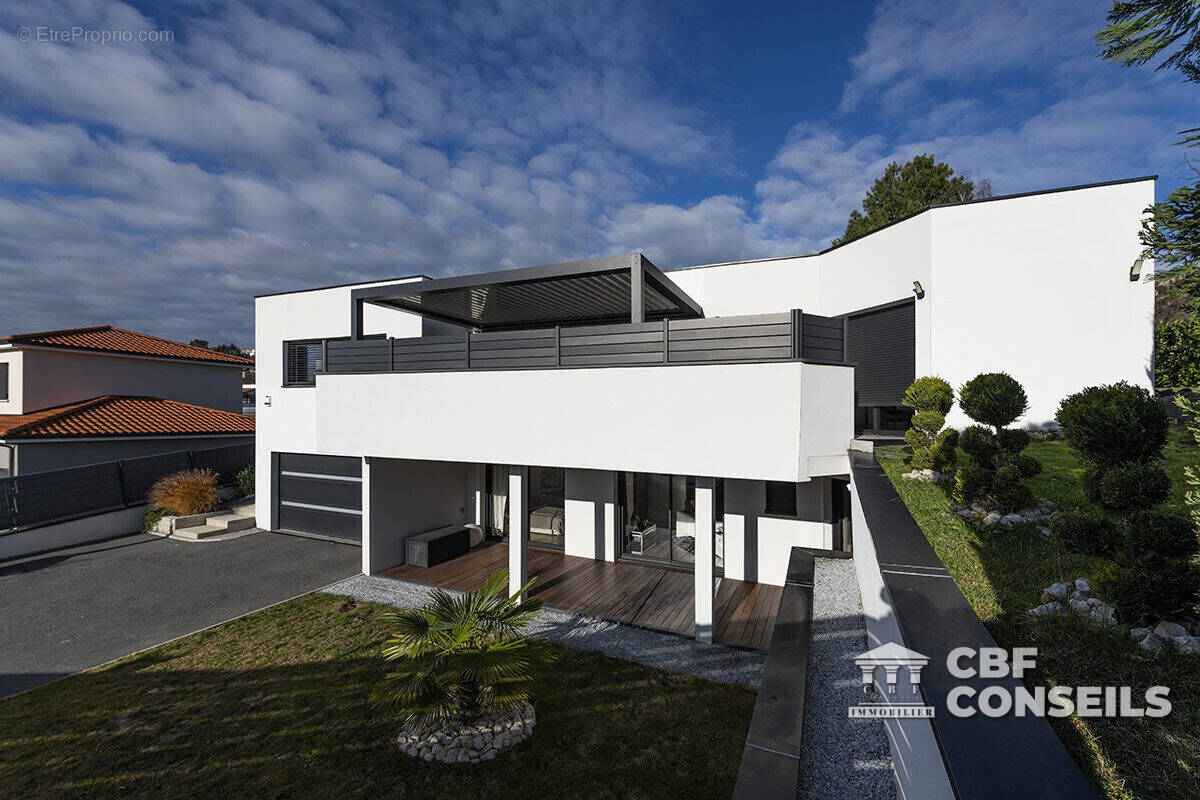 Maison à VEYRE-MONTON