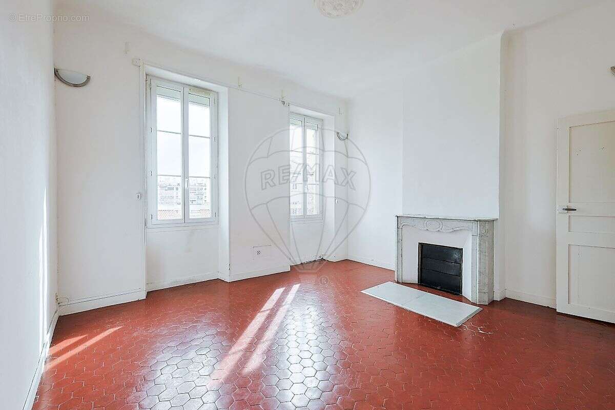 Appartement à MARSEILLE-4E