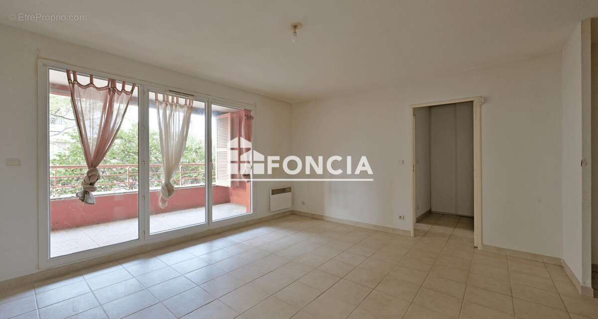 Appartement à PORT-SAINT-LOUIS-DU-RHONE