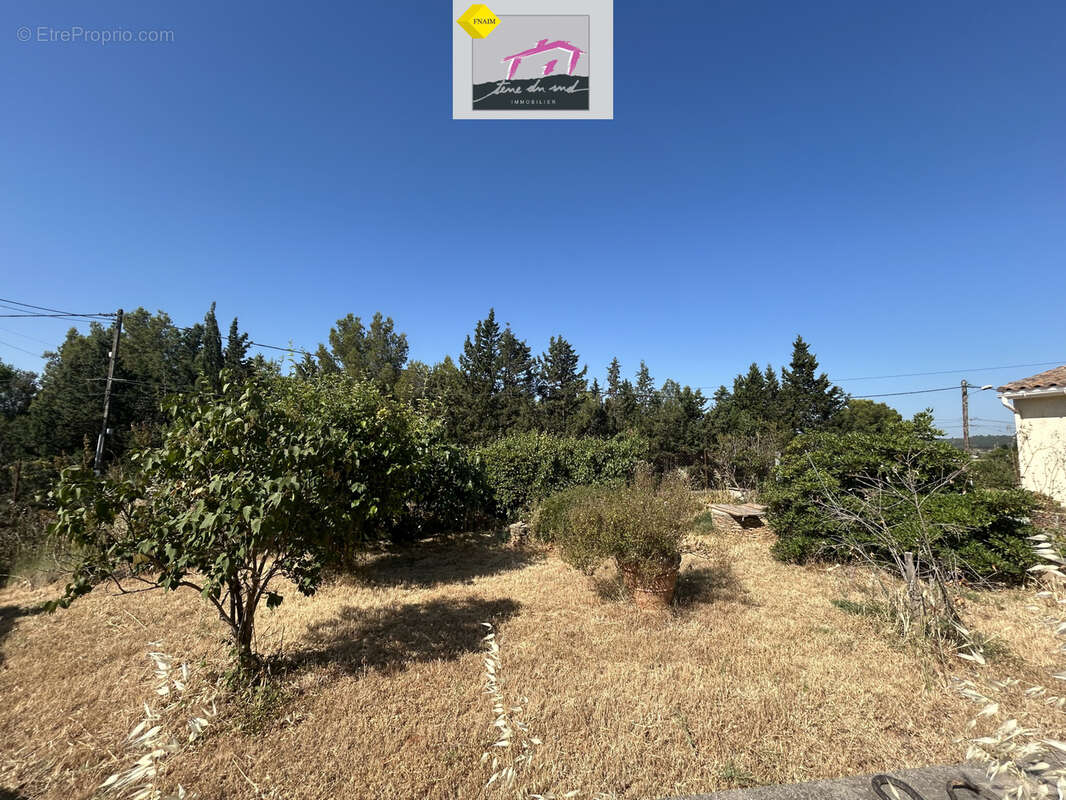 Maison de plain-pied de 139 m2 avec piscine sur une parcelle constructible de 2 710 m2 - photo 2