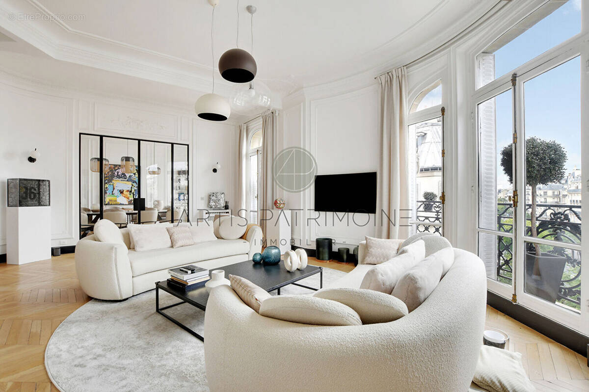 Appartement à PARIS-17E