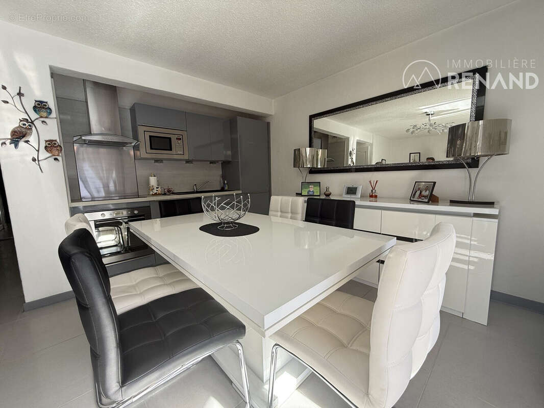 Grande chambre  - Appartement à CLUSES