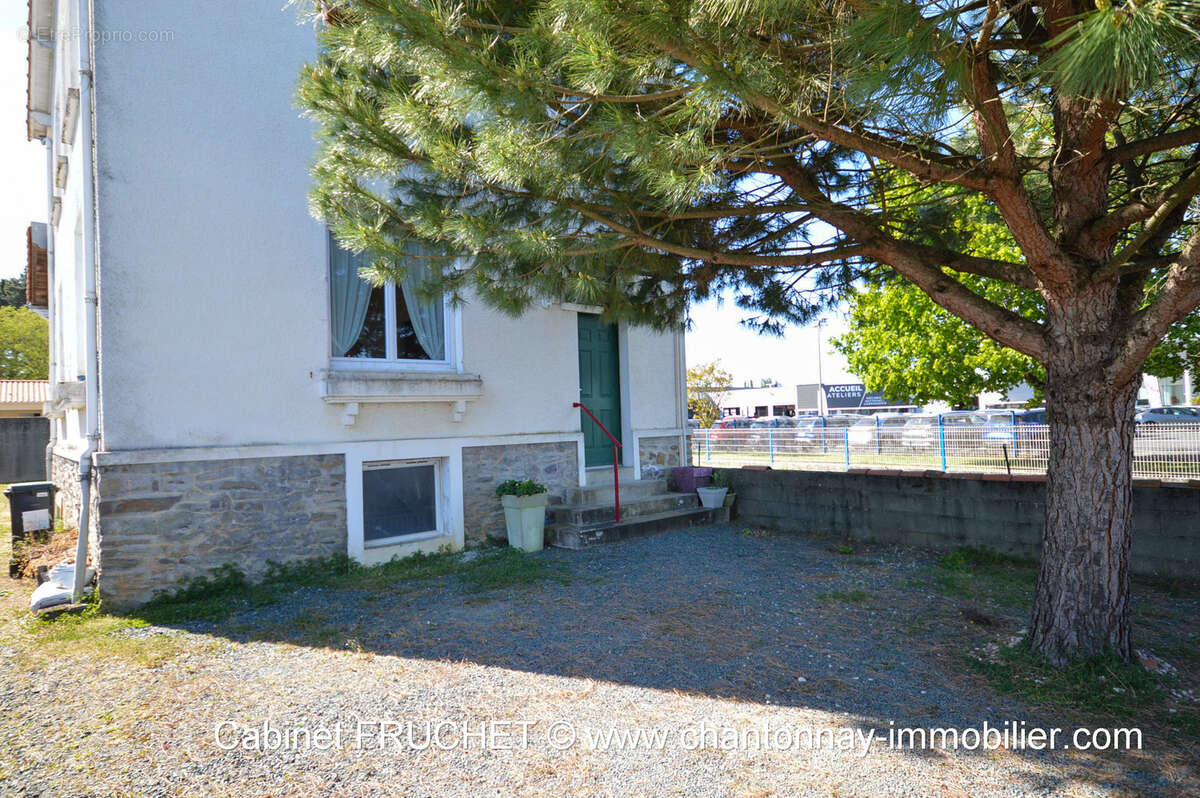 Centre ville de CHANTONNAY - Agréable maison proche commerces et services - photo 13