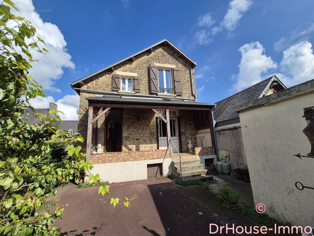 Maison à SAINT-HILAIRE-DU-HARCOUET