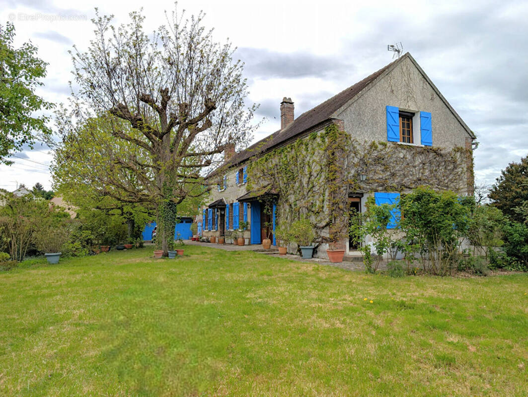 Maison à AILLANT-SUR-THOLON