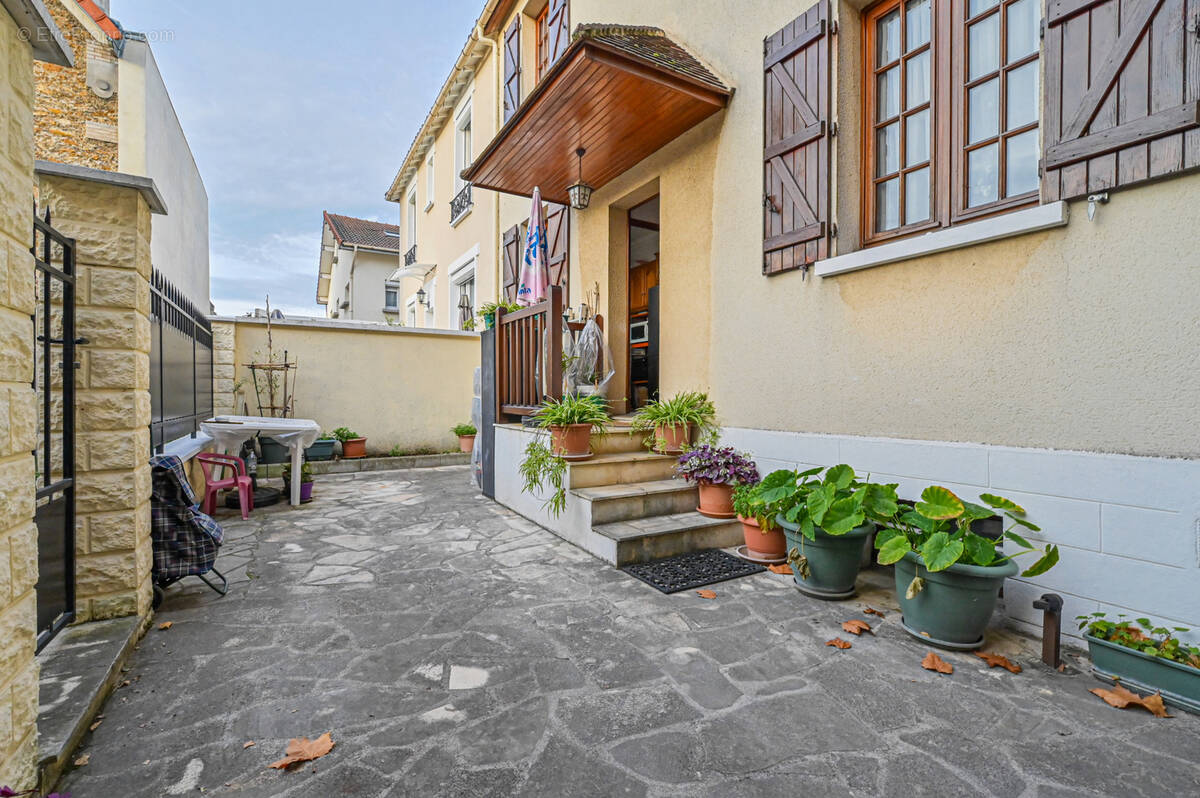 Maison à SAINT-MAUR-DES-FOSSES