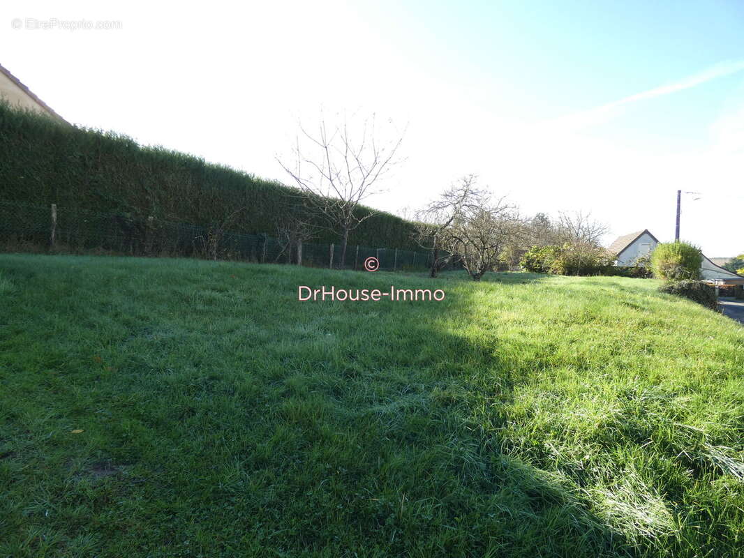 Terrain à MARIGNE-LAILLE