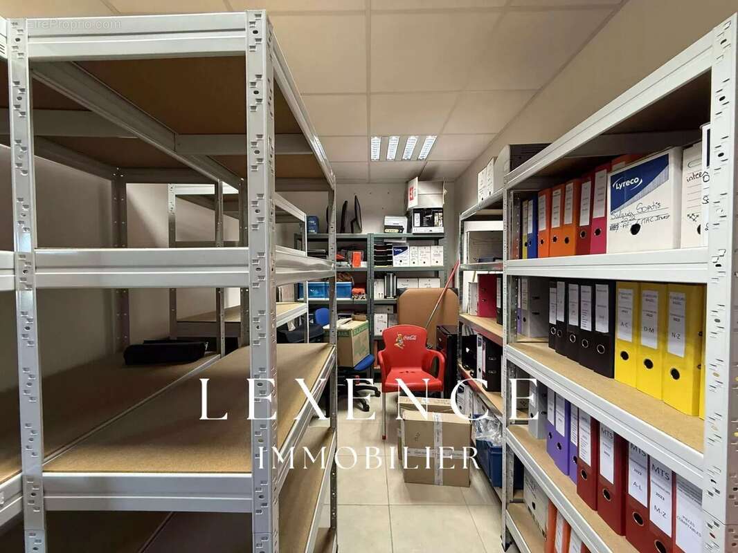 Commerce à EGUILLES