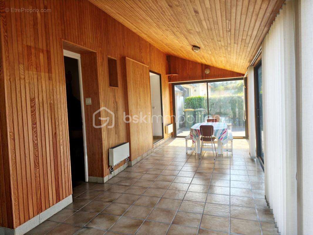 Maison à rénover avec beau potentiel - garage et sous sol complet - photo 9