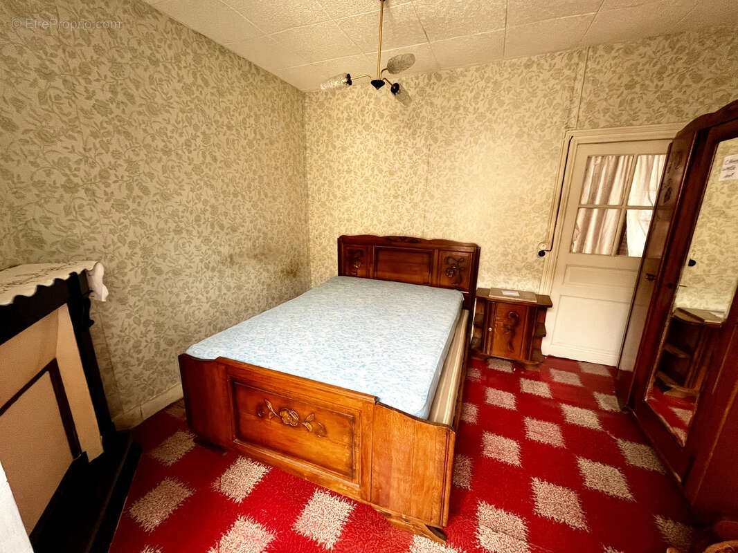 Maison à AUZAT-LA-COMBELLE