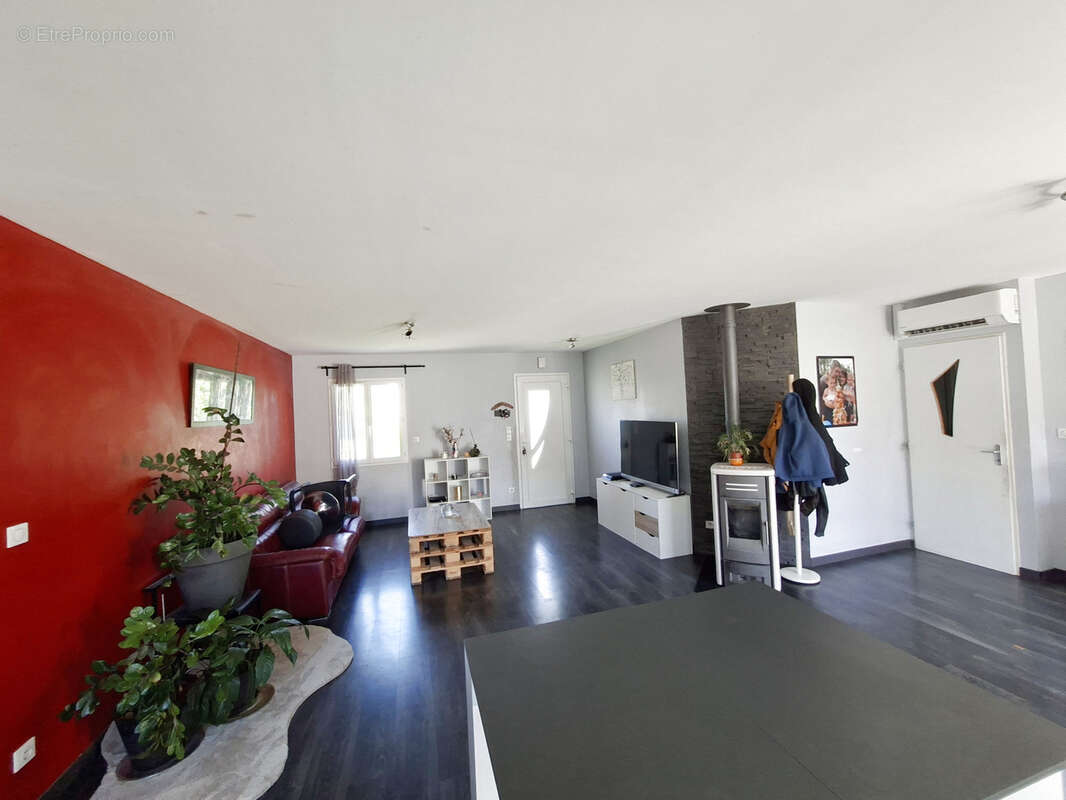 Maison à COURS-DE-PILE