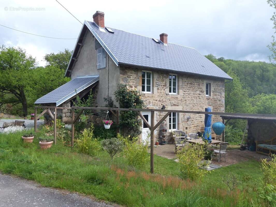 Maison à SAINT-GERVAIS-D&#039;AUVERGNE