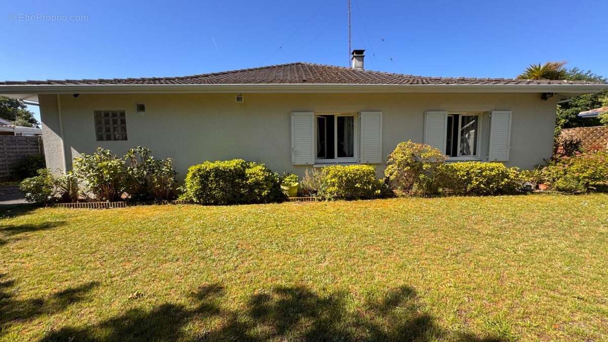 Villa plain-pied avec piscine - photo 12