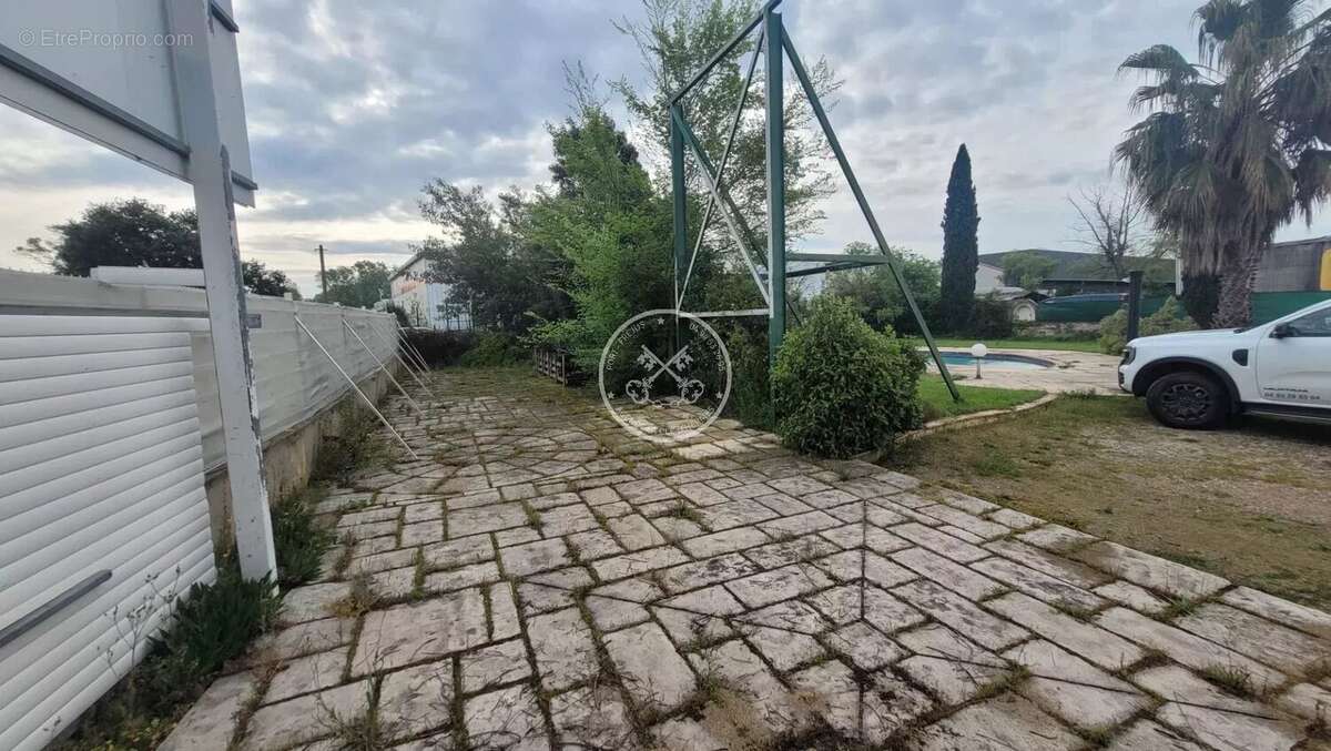 Commerce à ROQUEBRUNE-SUR-ARGENS