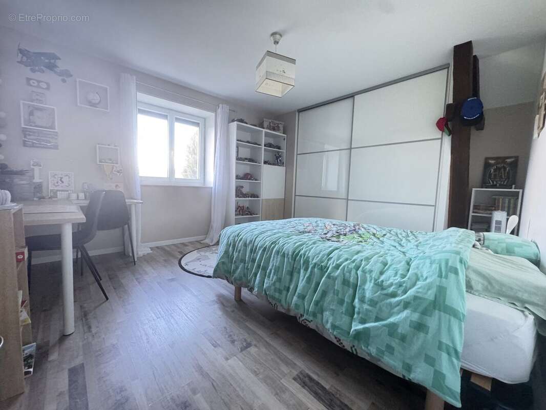 Maison 190 m² à Durdat-Larequille  - photo 7