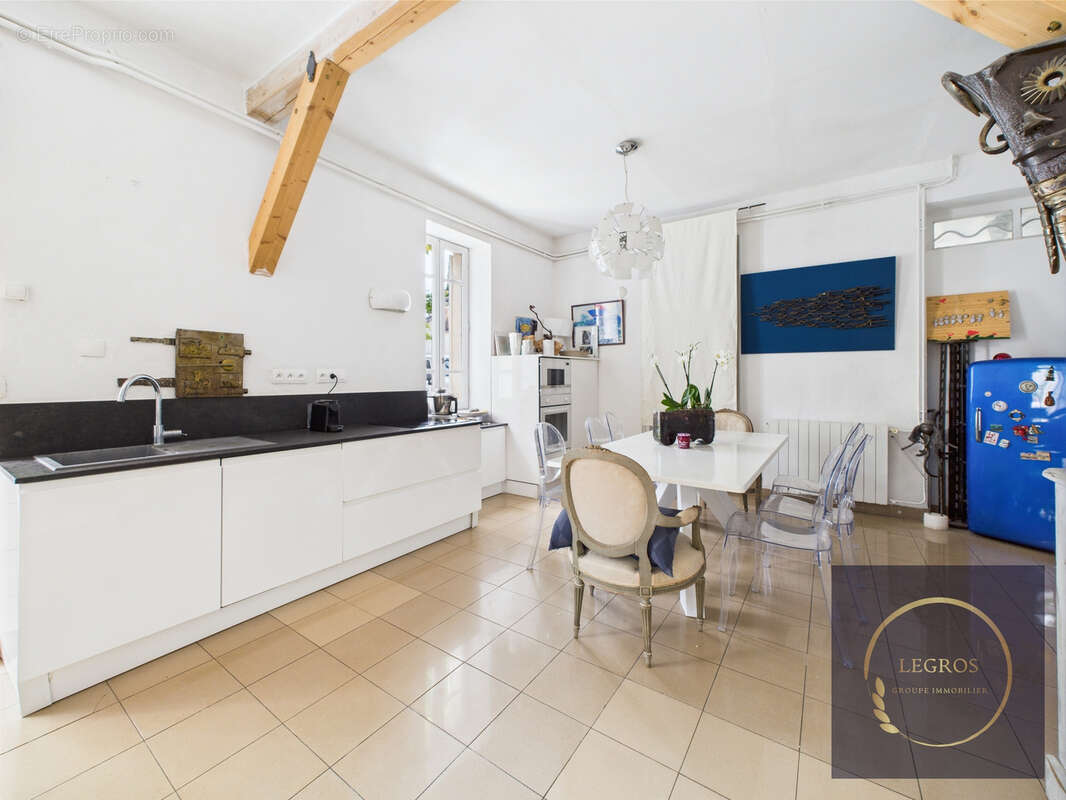 Mas 210m2 Centre ville de Noves - photo 12