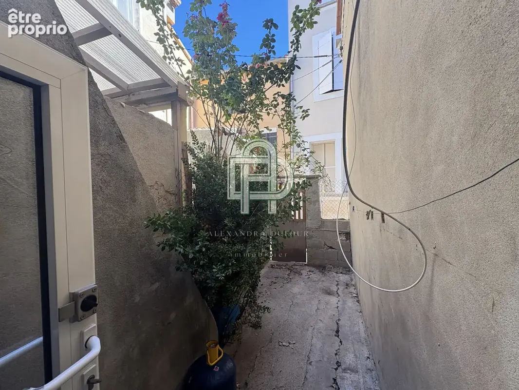 Maison de village avec cour à rénover - Gruissan village - photo 3