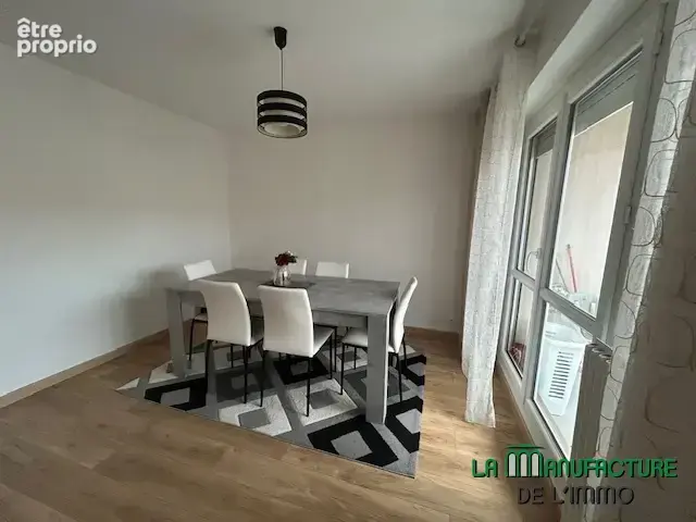 Appartement proche cours fauriel -  t4  rénové avec  balcon et place de stationnement couverte - photo 7