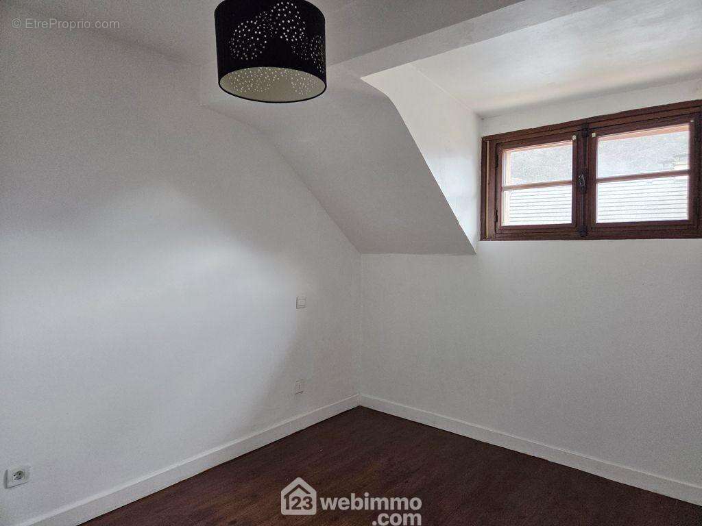 La deuxième est idéale pour une chambre d'enfant ou un bureau. - Appartement à SAINT-JEAN-DE-MAURIENNE