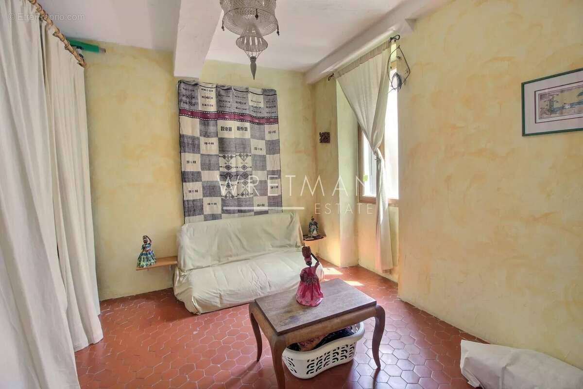 Appartement à L'ESCARENE