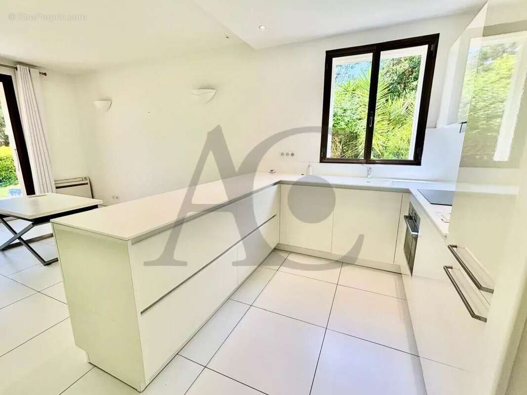 Appartement à VILLENEUVE-LOUBET