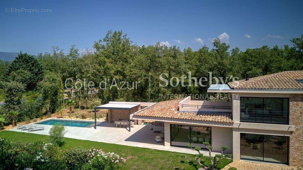 Maison à TOURRETTES