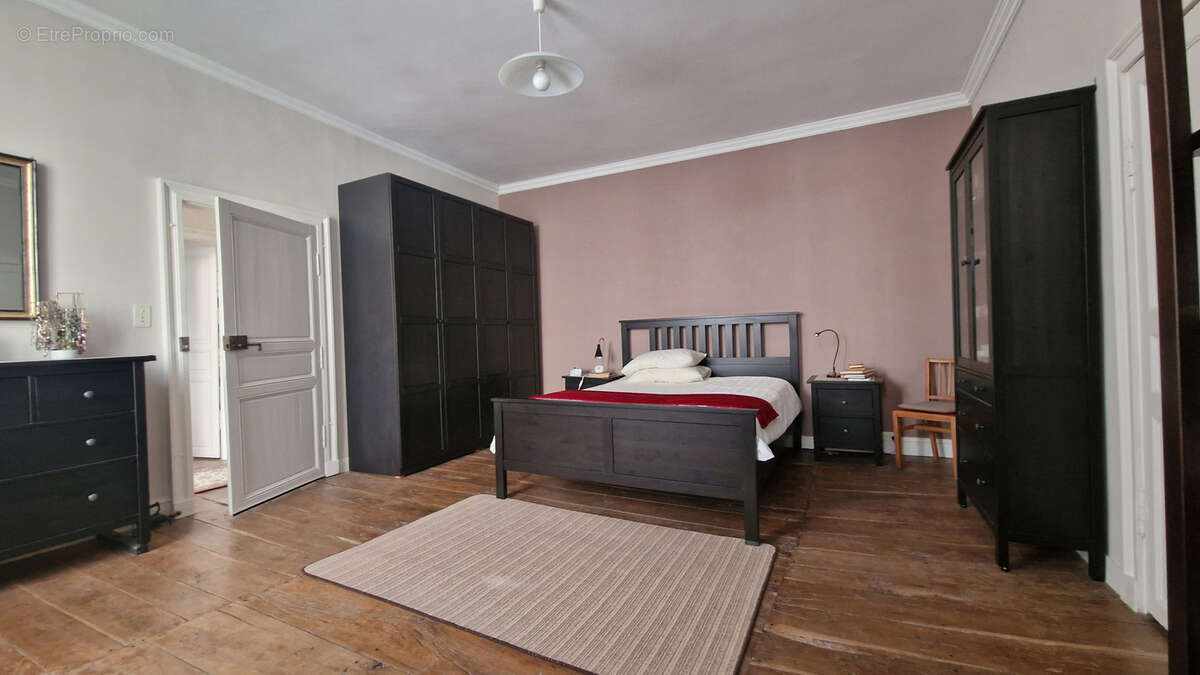 Maison à VILLEBOIS-LAVALETTE