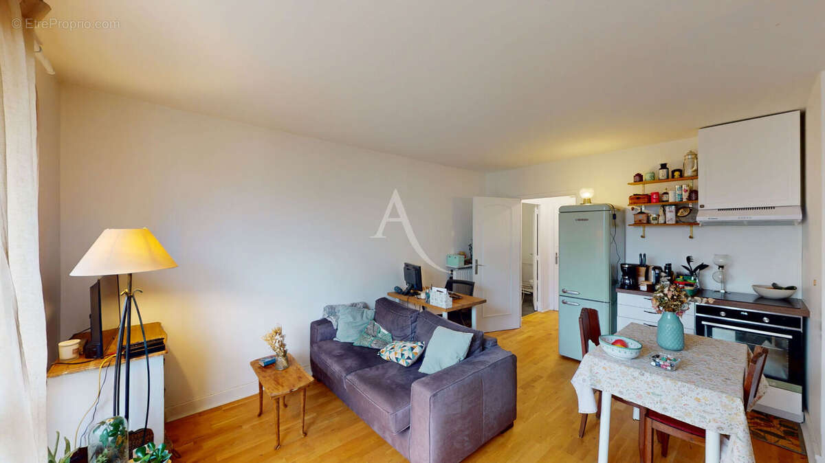 Appartement à CHARENTON-LE-PONT