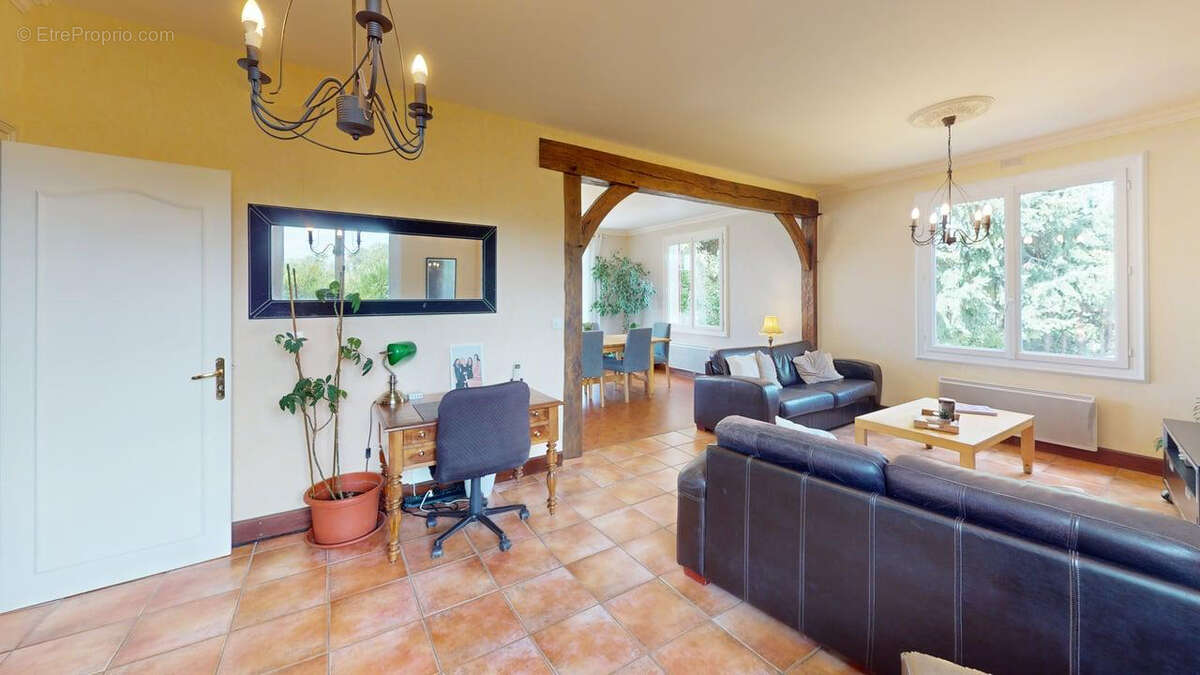 Maison à SAINT-SULPICE-DE-POMMERAY