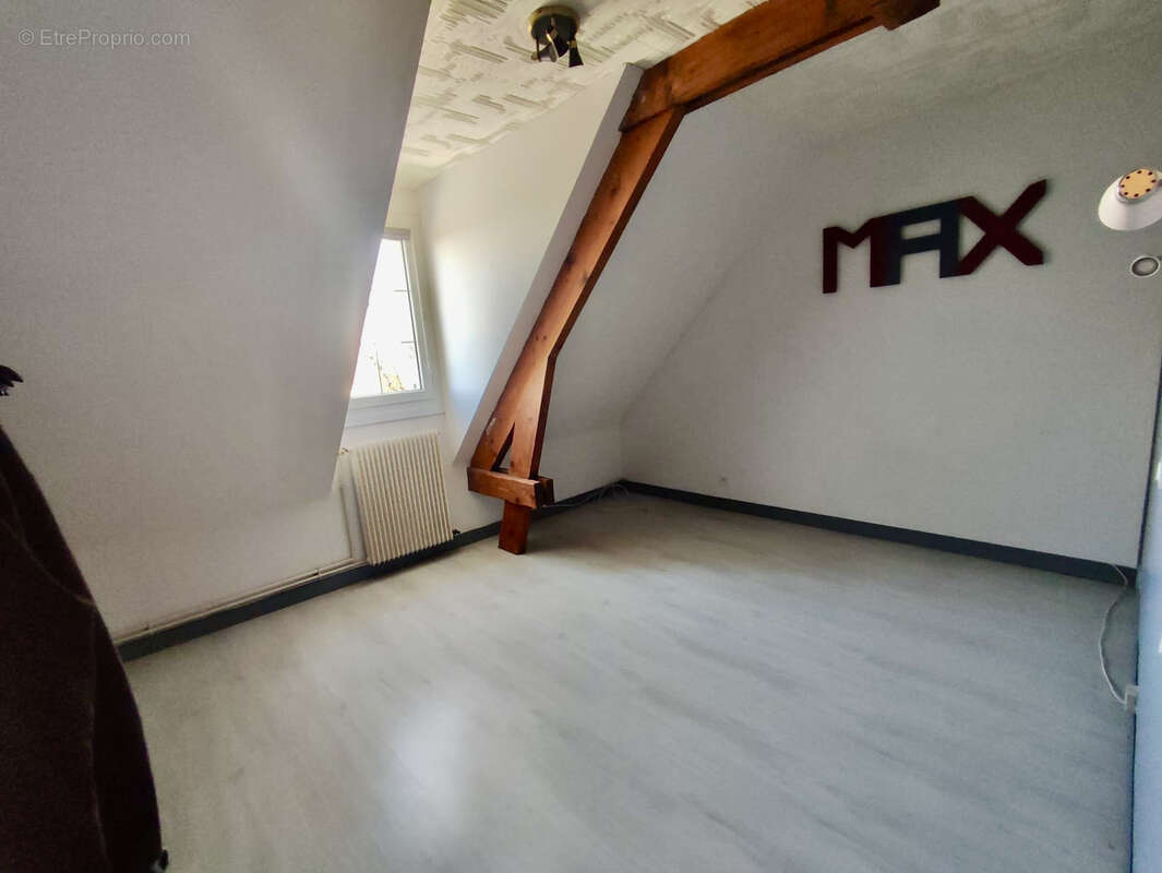 Maison à CHEVILLON-SUR-HUILLARD