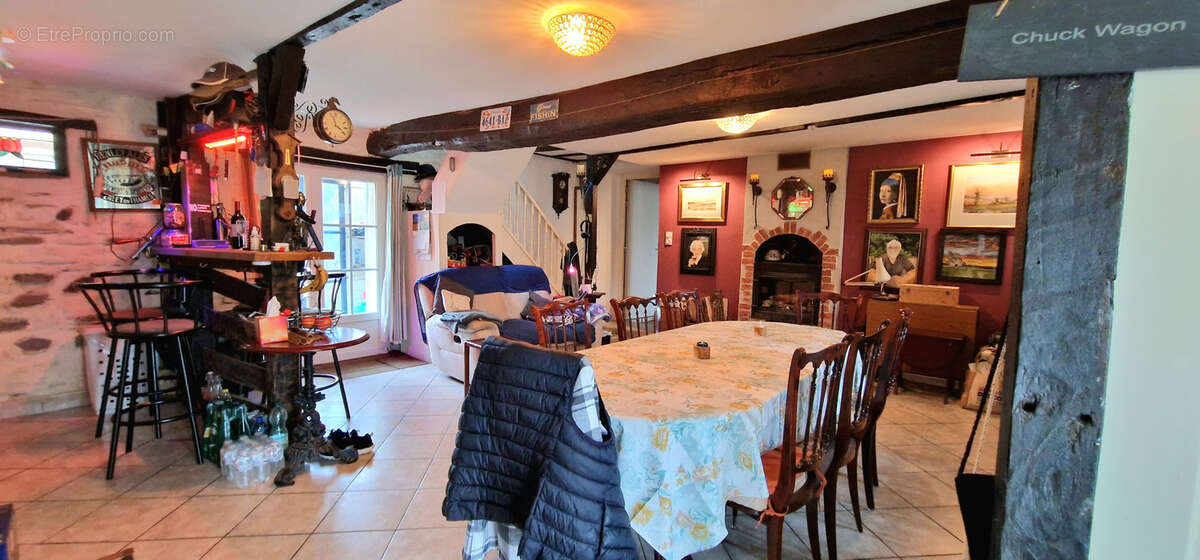 Maison à LA CHAPELLE-GLAIN