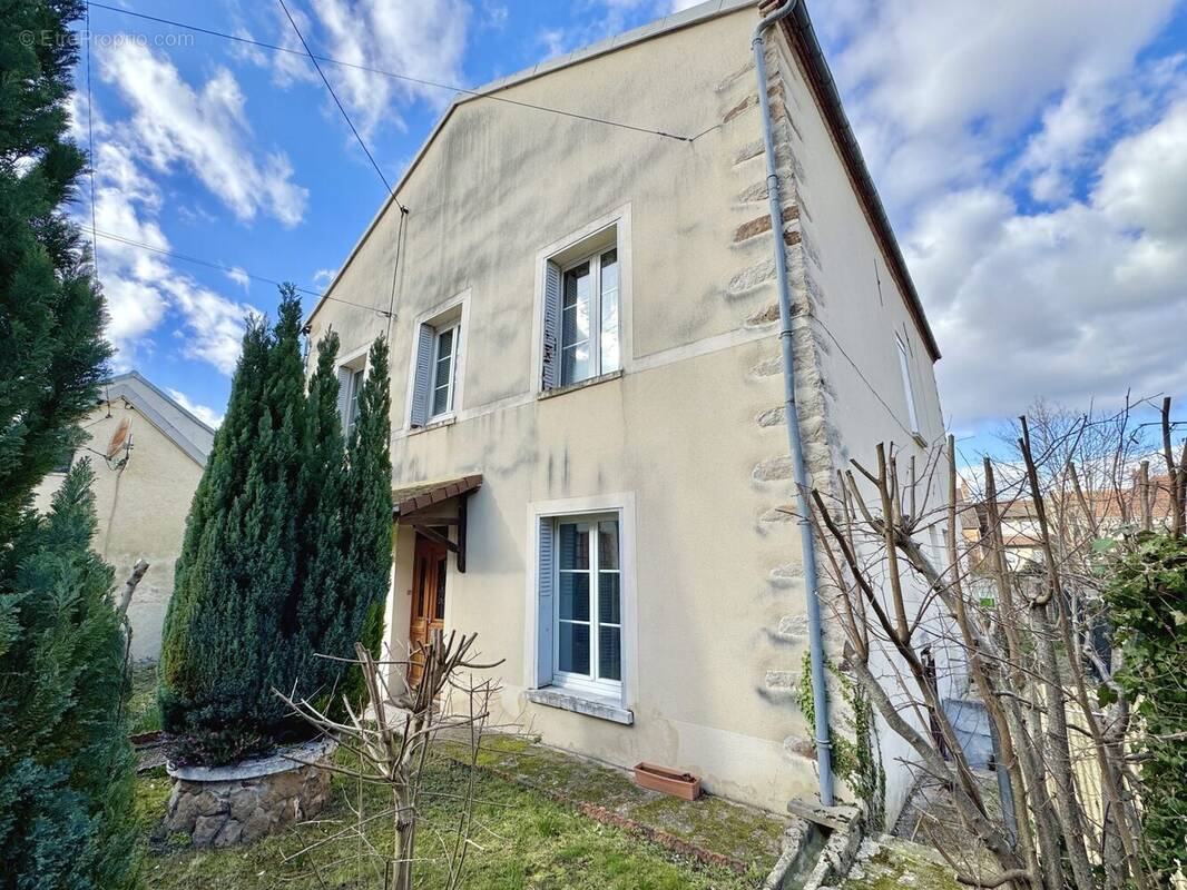 Maison à ROMILLY-SUR-SEINE