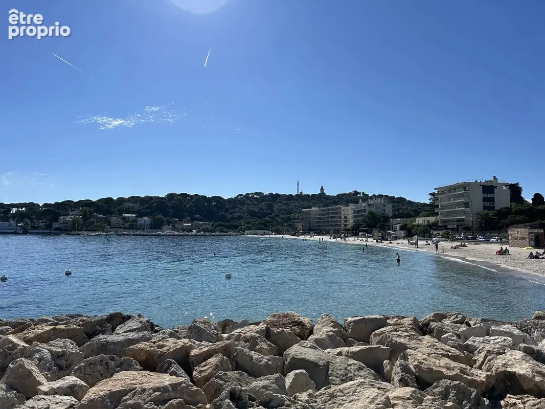 Villa à vendre  Début du Cap d'Antibes  Emplacement exceptionnel à deux pas des plages - photo 17