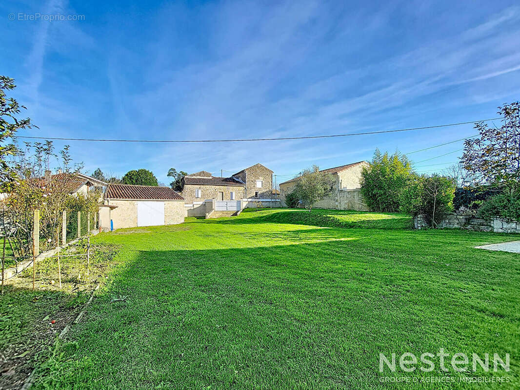A Vendre Maison en pierre rénovée de 175 m² avec jardin et garage dans un hameau de Condom - photo 5