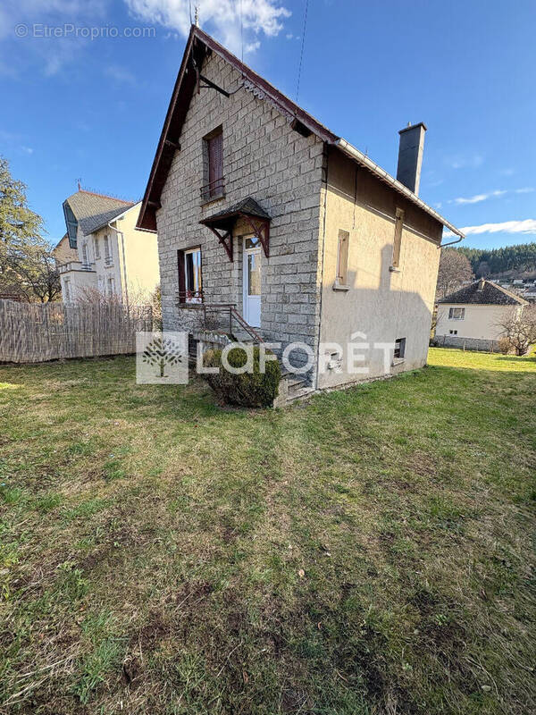 Maison à RIOM-ES-MONTAGNES