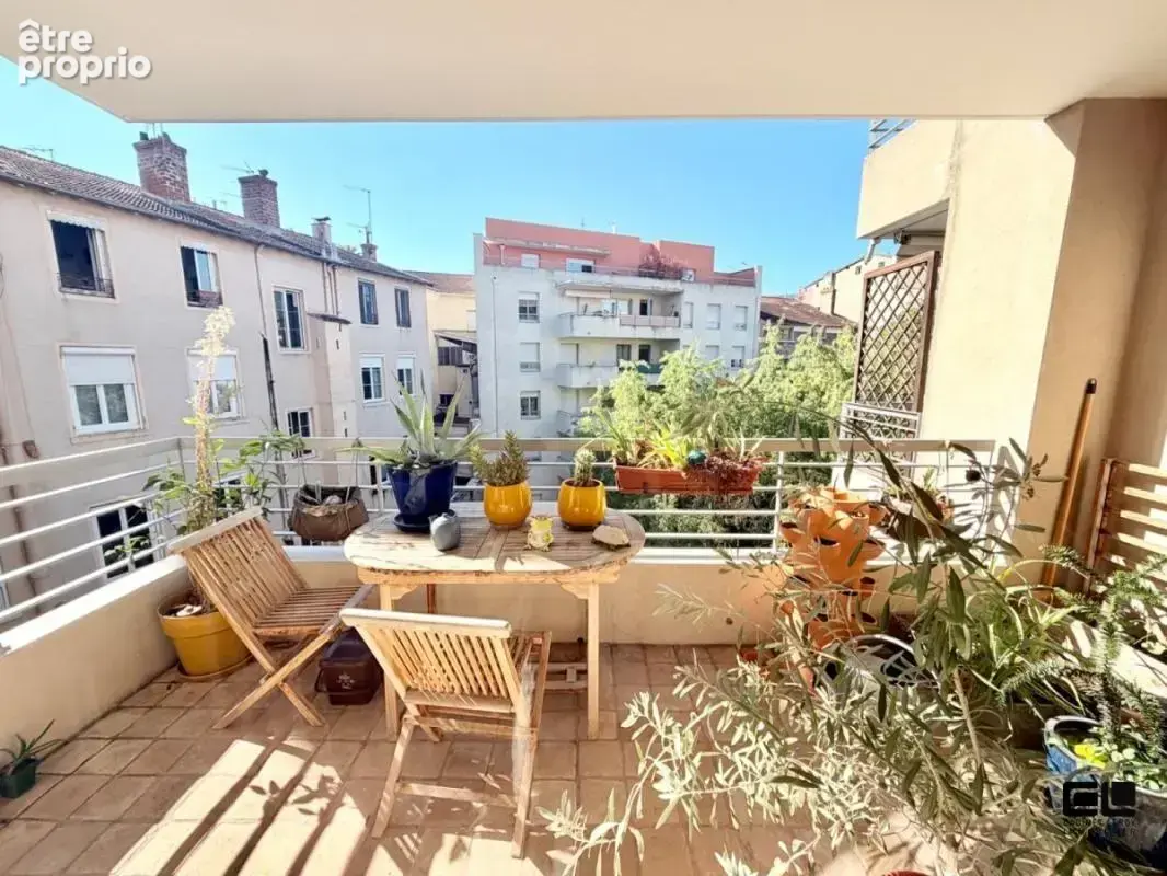 Proche quai de saone / metro gare de vaise  t4 avec terrasse - photo 1