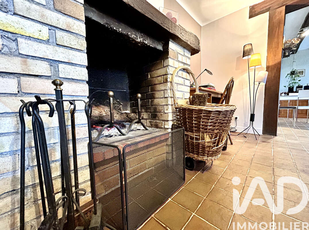 Maison 140 m² à Neuille-Le-Lierre  - photo 4