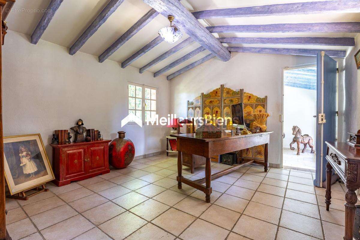 Maison à ROQUEBRUNE-SUR-ARGENS