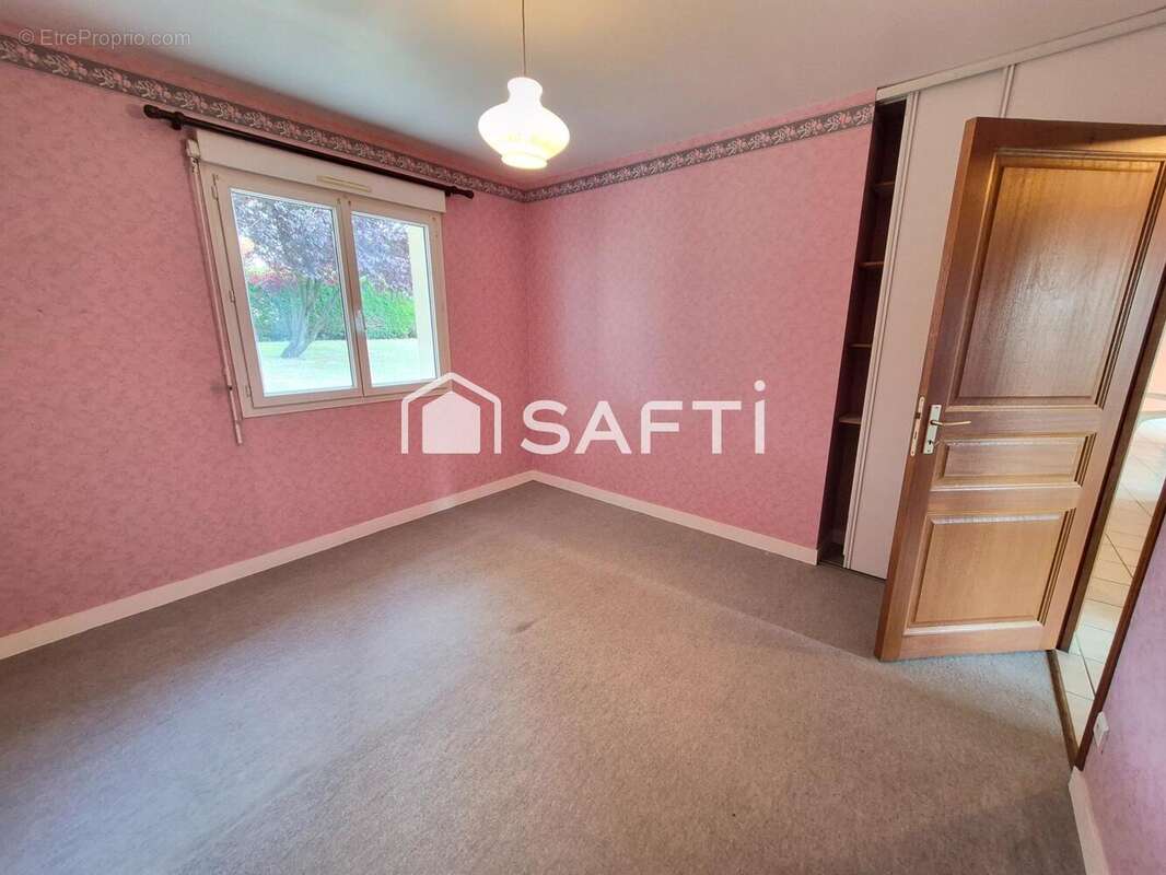 Maison 90 m² à Descartes  - photo 8
