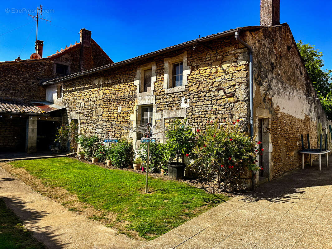 Maison à RIOUX