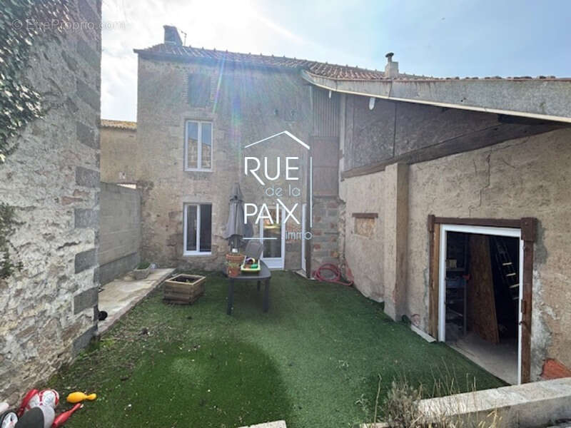Maison à CLESSE