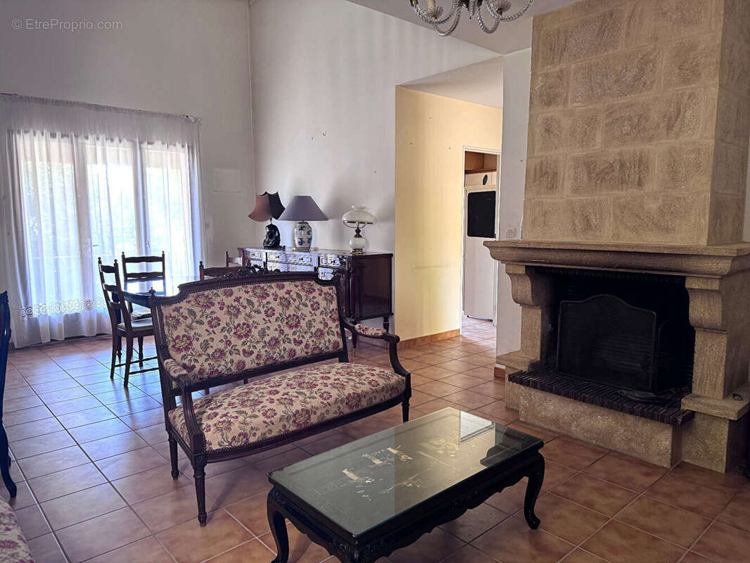 Maison à LES ANGLES