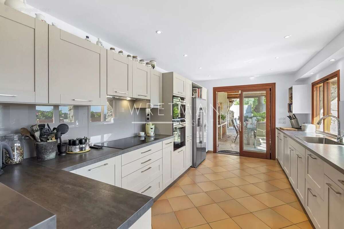 Maison à TOURRETTES-SUR-LOUP