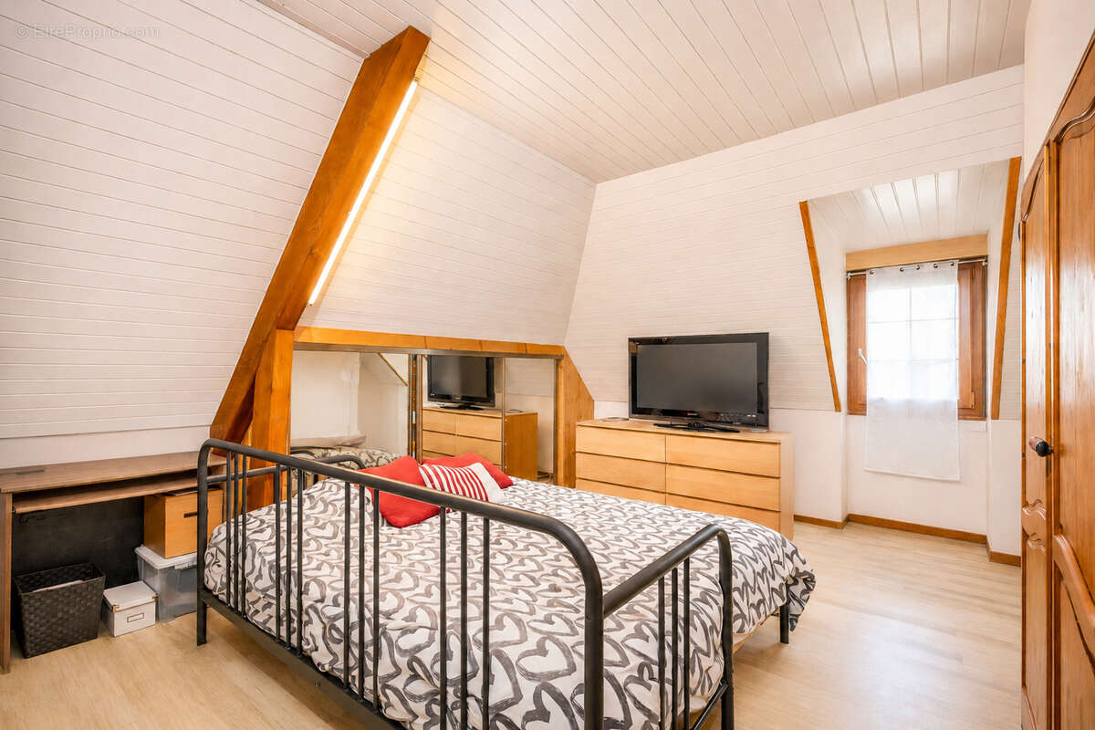 13 minutes à l'Est de Beaune : Maison 1994 avec grand terrain : 4 chambres : Pièce de vie de 40 m2 - photo 11