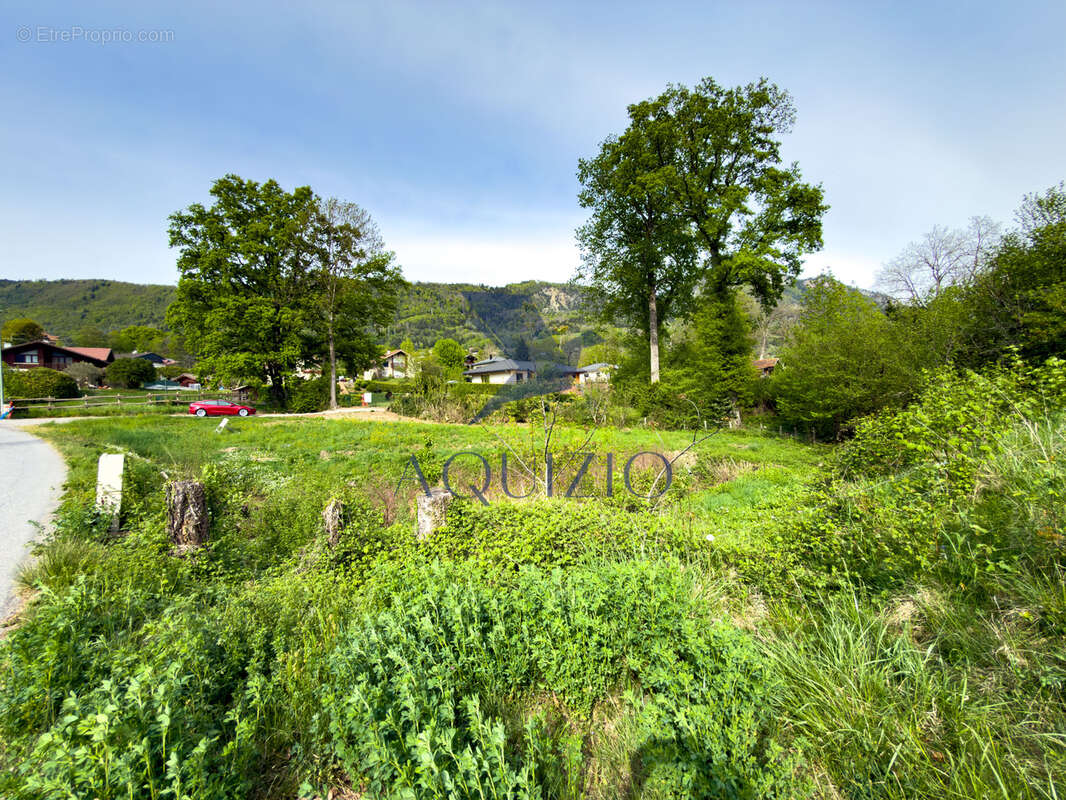 Terrain à MARIGNIER