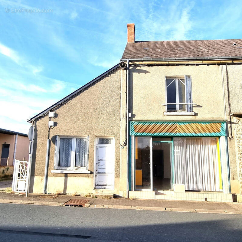 Maison à SAINT-DENIS-DE-JOUHET
