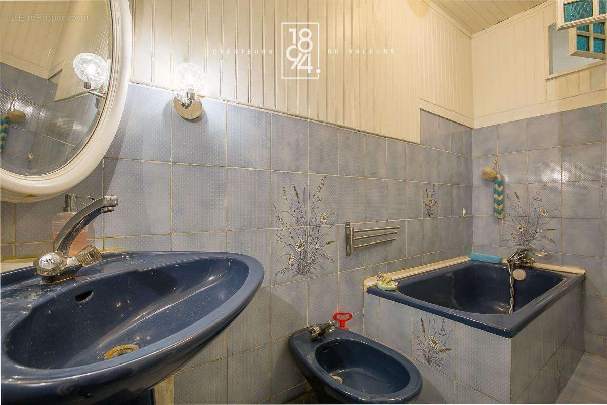 Appartement T3 à vendre Marseille Réformés(13001)  70 m²  Balcon I Calme - photo 8